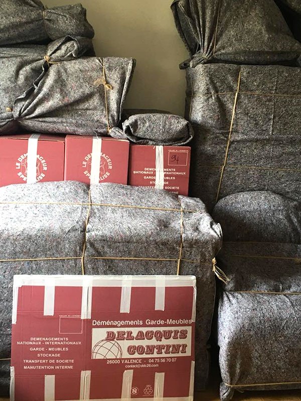 Carton et couverture de déménagement